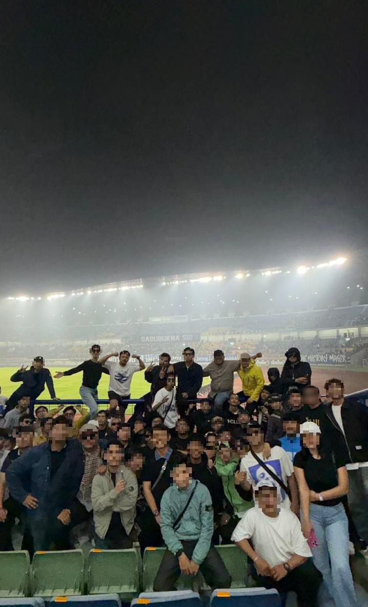 FOREVER BLUE tweet media