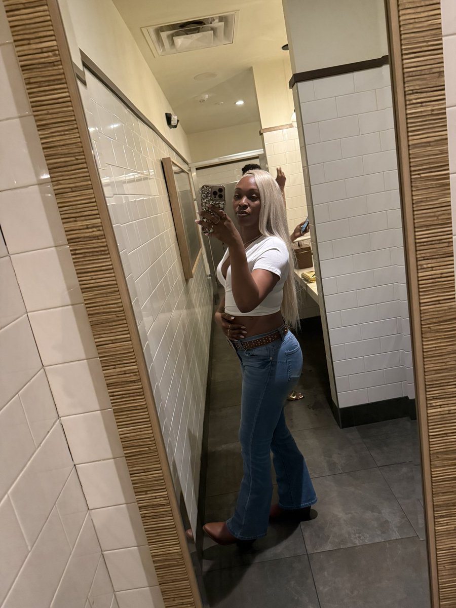 dear_monie's tweet photo. Blondes have more fun ❤️ https://t.co/8XnPQDPKFO