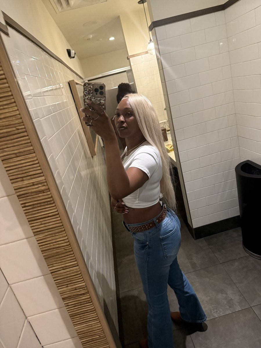 dear_monie's tweet photo. Blondes have more fun ❤️ https://t.co/8XnPQDPKFO