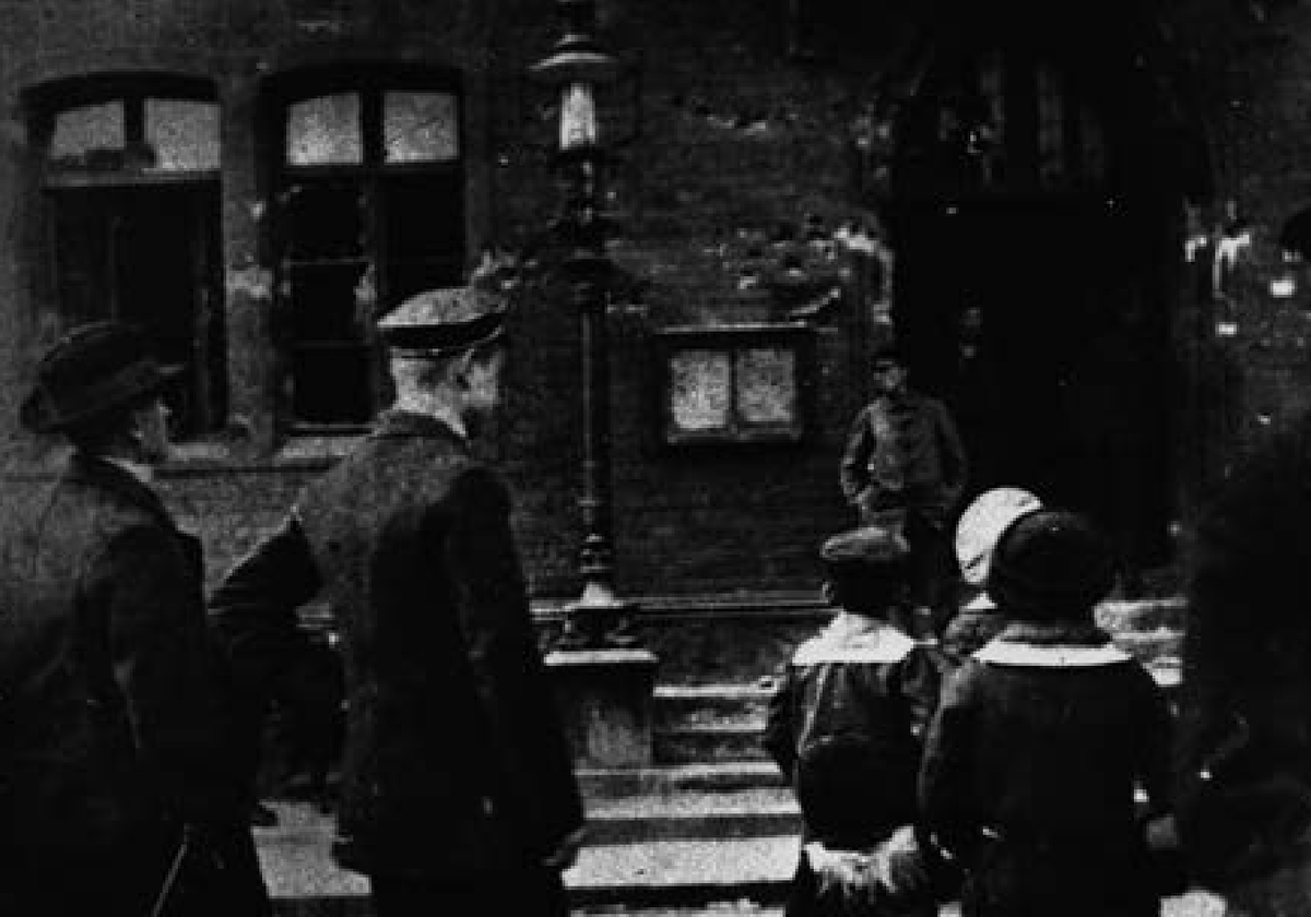 bhagwa_mattick's tweet photo. KAPD-AAU insurgents in Bitterfeld during the March Action, 1921.

The town fell into communist hands on 27th March when a 150-men strong insurgent group, led by KAPD military commander Gerhard Thiemann and under orders from Halle, attacked and chased away the Police and SiPo. https://t.co/T6zSLifLuh
