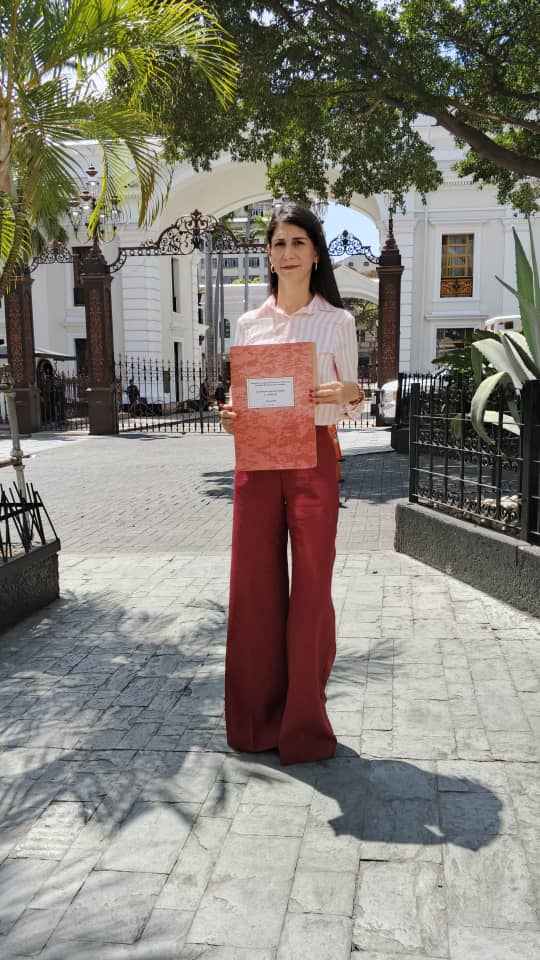 Iris De Franca tweet media