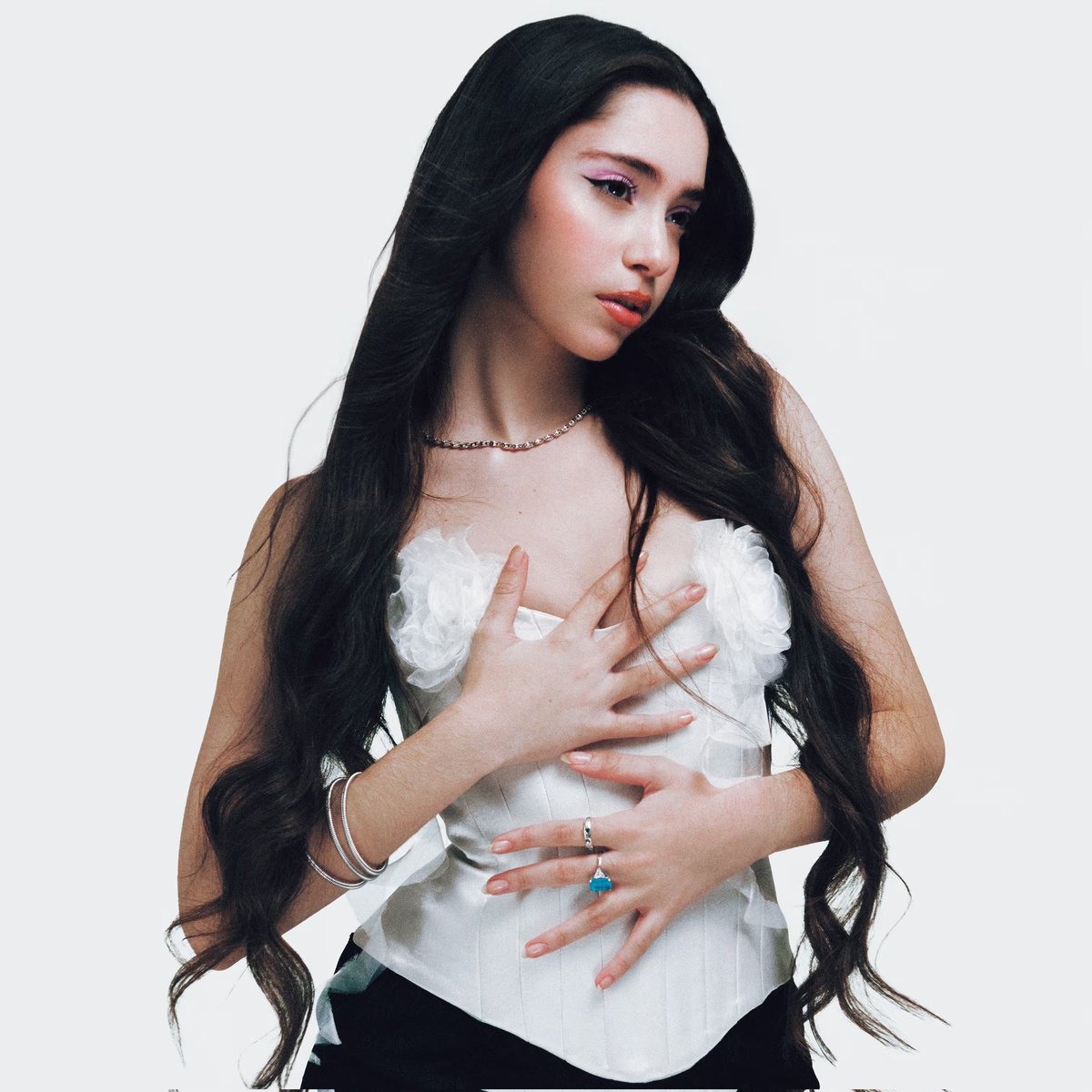 Formula_Music's tweet photo. ¡BATALLA! 🔥🎶

¿Con cuál de estos últimos grandes estrenos musicales te quedas?
🔄 #2Puñalaitas de Cristina Lora 
❤️ #Caoba de Judit Garuz 

👉 Mañana martes a las 22:45h anunciamos el + votado 👈 https://t.co/zNT75WCL9F