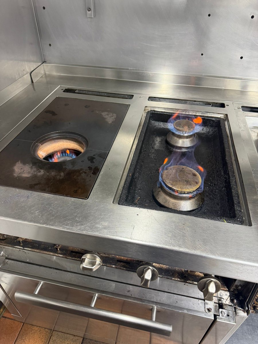 GMSerEng's tweet photo. Keeping ranges in optimum condition 🔥

Charvet One service &amp; CP42 gas certificate issued ✅

Contact our team for all your sales &amp; service:

☎️ 01580 467070
📧 info@gmse.co.uk 
💻 https://t.co/prQGxdSrSx 

#GasSafe #CommercialKitchen #FoodService #CP42 #Engineering #Sales https://t.co/Bhyq0GxiUL