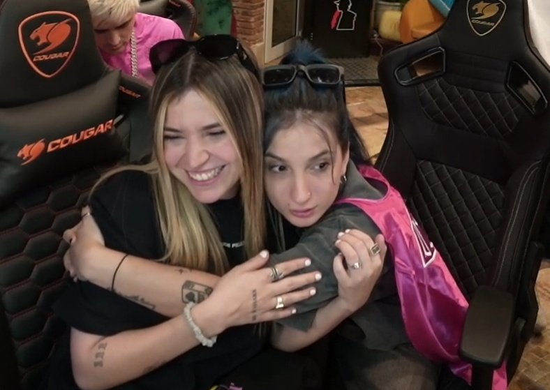 todo mis ahorros a ellas