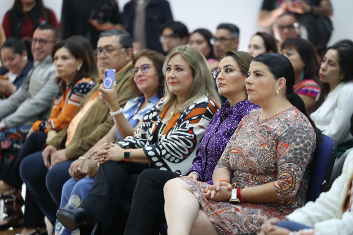 claudia_gayou's tweet photo. Agradezco la invitación al foro “Quién cuida a los cuidadores”, mi reconocimiento a todas las personas que se dedican a las labores de cuidado.
#TransformandoQueretaro #Queretaro https://t.co/nNHZez1Npr