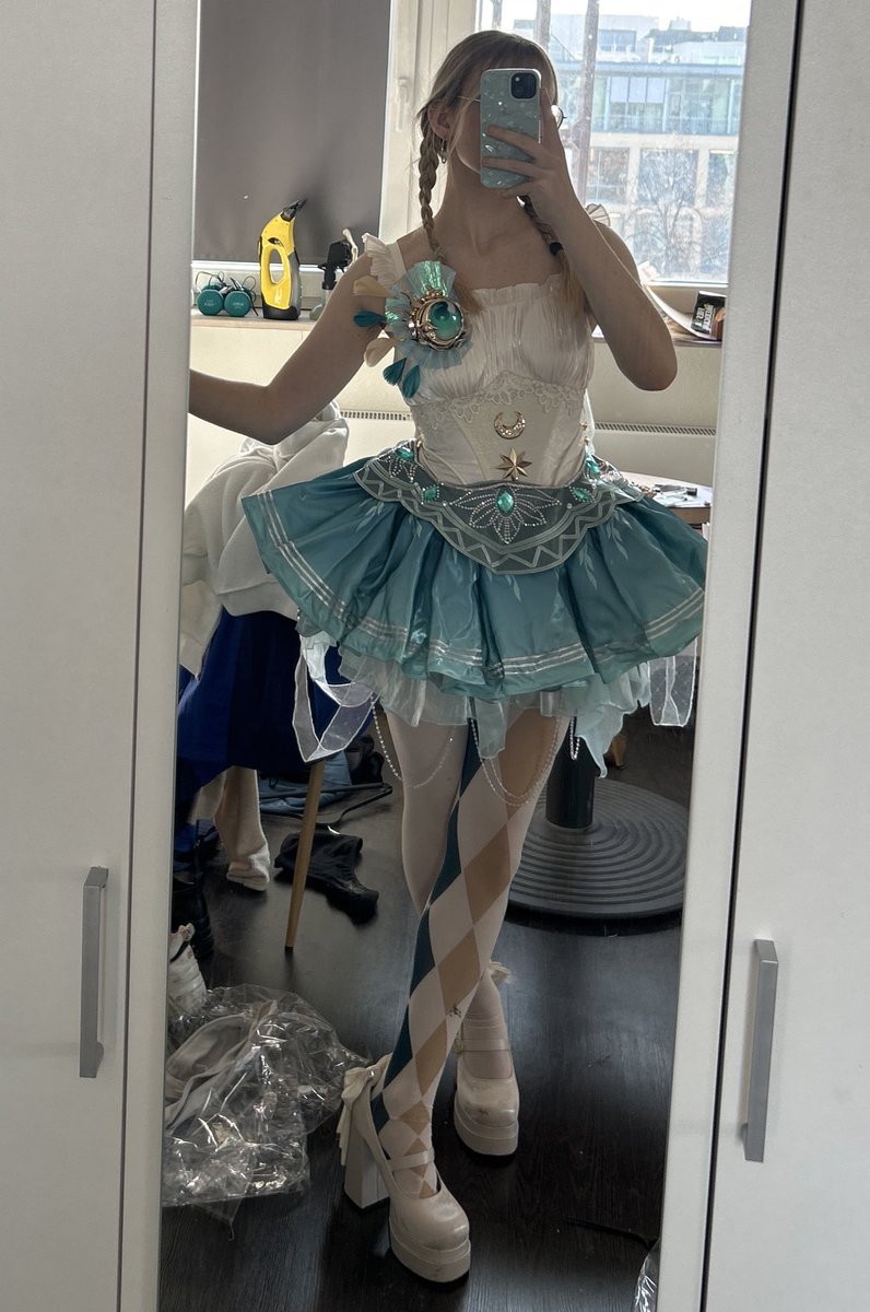 moonpill3d's tweet photo. time to get to wig styling yayyy https://t.co/1OuwqHSgkW