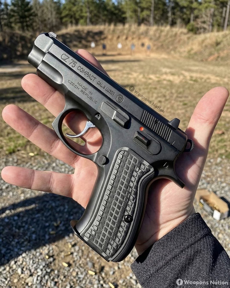 savassanatii's tweet photo. CZ 75 Compact https://t.co/Gl3kbarcFc