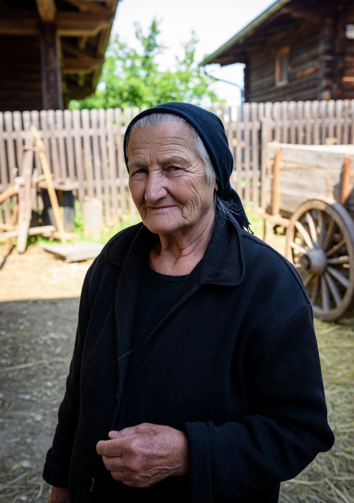 Bevke. Hodim po Bevkah, srečam cca. 80 let staro gospo, se zaklepetava na temo volitev, pove nekaj v stilu, da je Golob nor, in zaključi:

"... krivi pa so v parlamentu, ker bi ga lahko že zdavnaj odstranili. No, če ga oni niso hoteli, ga bomo pa mi!" 🤣🤣🤣🤣

#Carica