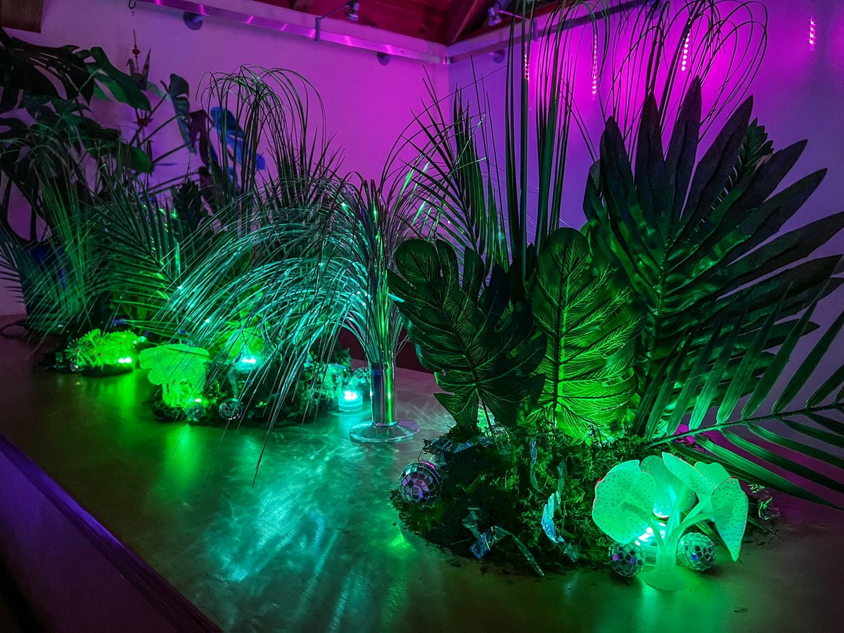 AudioBlondio's tweet photo. When your house turns into Dire Marsh to celebrate @MarathonTheGame 
#marathongame #marathonart #gameart #cosplay https://t.co/M7N2ShozRU