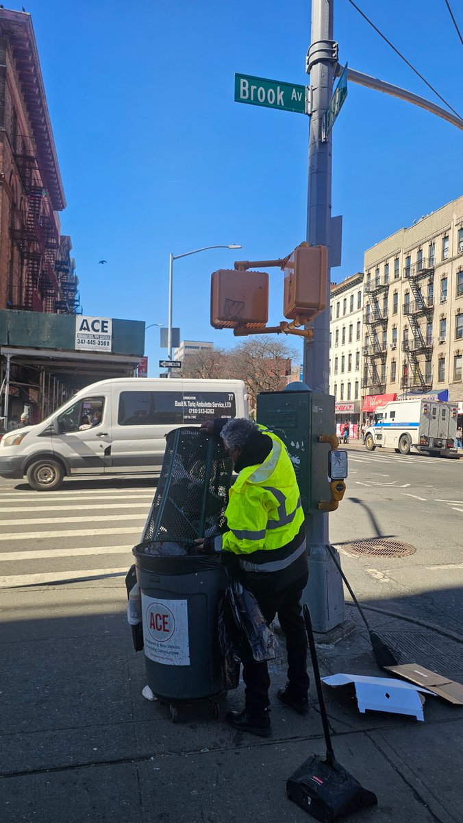 aceprogramsny's tweet photo. Oscar is out changing the bins and sweeping up the block along 138th Street in Council Member Encarnacion’s district so the sidewalks stay clear for everyone. If you see him on his route, give him a wave!
#NYC #ACEworks #theBronx #CommunitySupport #NeighborhoodPride https://t.co/n9xJ2Oc1N0