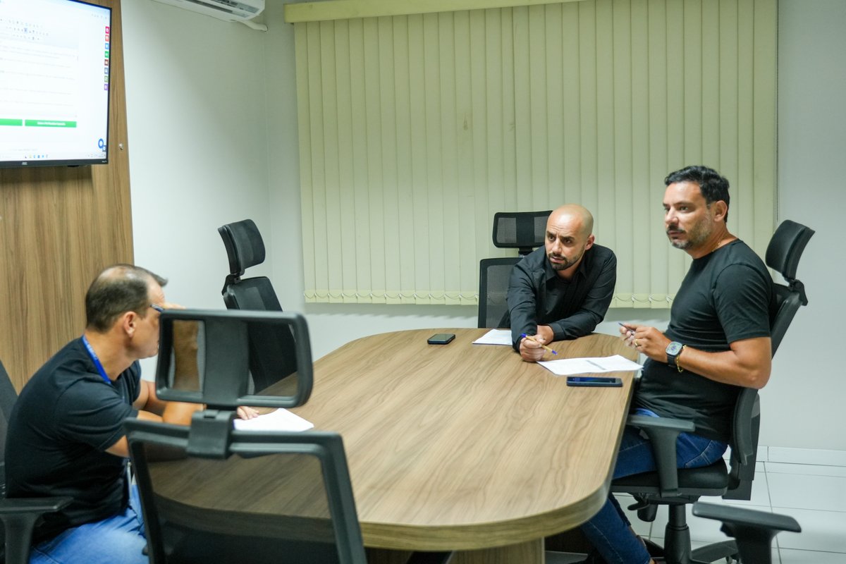 Um projeto de lei que faz mudanças no processo de seleção e licenciamento dos comerciantes ambulantes da cidade teve parecer favorável aprovado pela Comissão de Justiça e Redação da Câmara de BC nesta tarde.

Leia mais: balneariocamboriu.sc.leg.br/imprensa/notic…