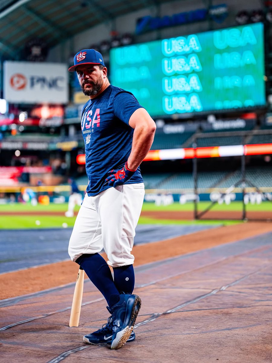 Louisville Slugger tweet media