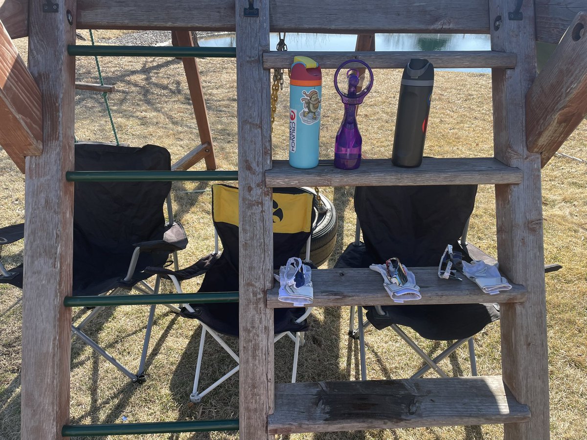 RandiHenderson_'s tweet image. It must be SPRING! Dugout is ready. Backyard baseball season is about to kick off. #LetsGetIt @DuezHenderson