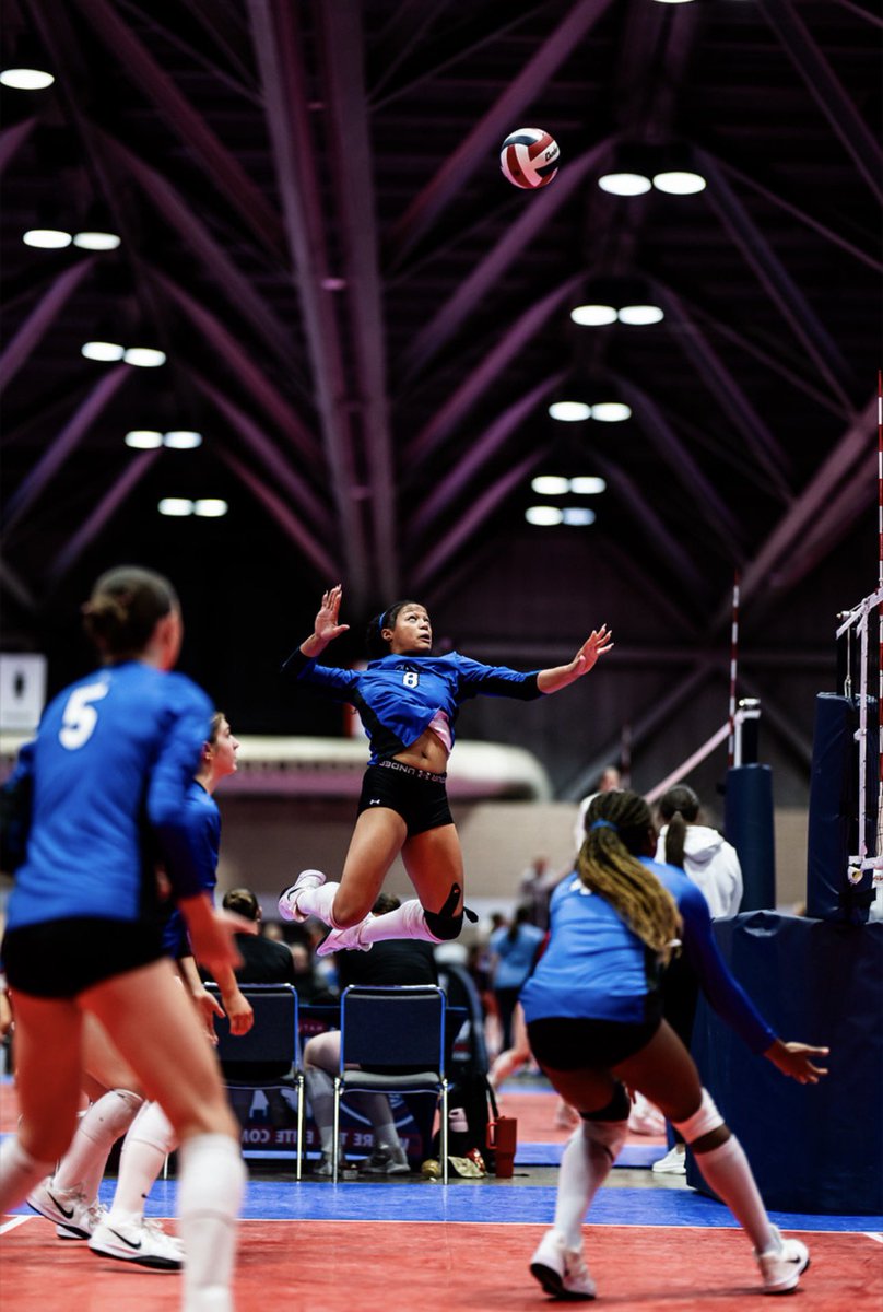 BigPlayPey2029's tweet image. In the ZONE 🤾🏽‍♀️🏐✈️
•
•
•
📸: @matts.photography__ 
#TripleCrown 
#TAV15Black 
#2029 #OH 

@TAVVolleyball @PrepDig @VBAdrenaline @PrepVolleyball @Nike @TCVolleyball @usavolleyball