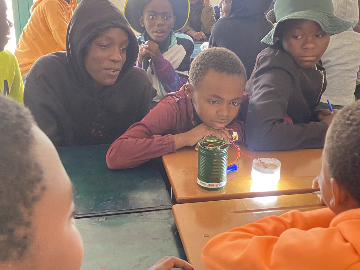GideonBabadi's tweet photo. Visited my childhood schools,Tongogara Primary &amp; St Micheal’s Secondary School to facilitate #TheBoostFellowship @stem training. Kids built lanterns from upcycled LEDs &amp; plastic bottles mastering electronics, @renewables &amp; circular economy.Thanks @UNICEF &amp; @Kor_Emb_Zim https://t.co/gyiFhjRFDL