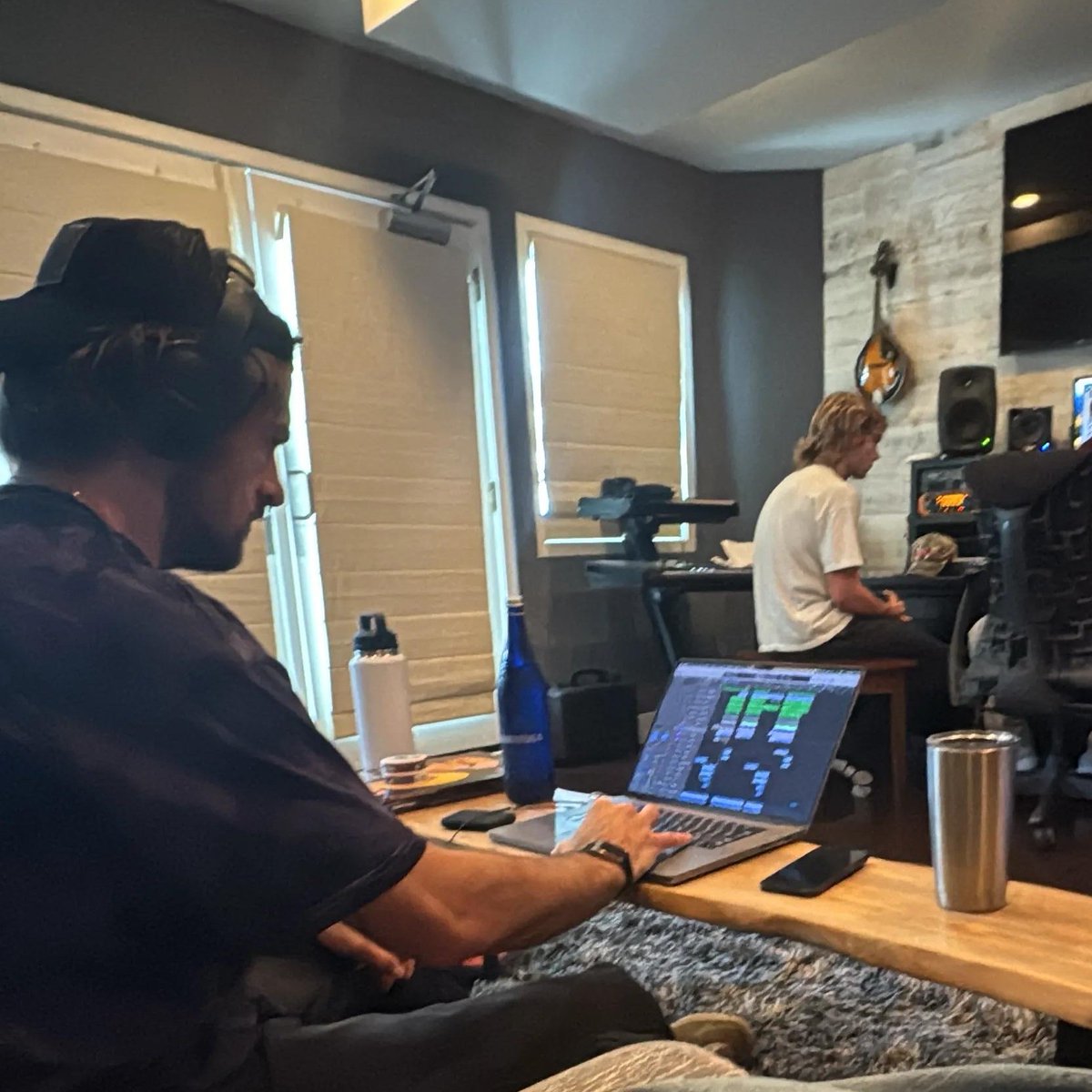 RossLPortugal's tweet photo. 🚨 The Driver Era back in the studio! https://t.co/5LQ9Qpd4C9