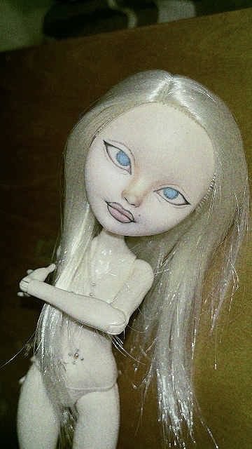 Rvbydolls's tweet photo. MSC isn’t setting properly so I’ll have to continue this another day. This is my first EAH(female) in some years so I’m glad this looks promising so far💫
#everafterhigh #repaint #reroot #wip #applewhite https://t.co/SWWSghzKga