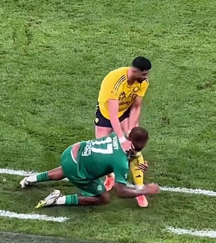 VIBES_NASSR's tweet photo. تساؤل ⁉️

-تم ايقاف الاسطورة رونالدو بسبب حركته

 هل سيتم ايقاف ايفان توني ؟ 🧐  
#ايقاف_توني_يالانضباط https://t.co/AsXjXRHStl
