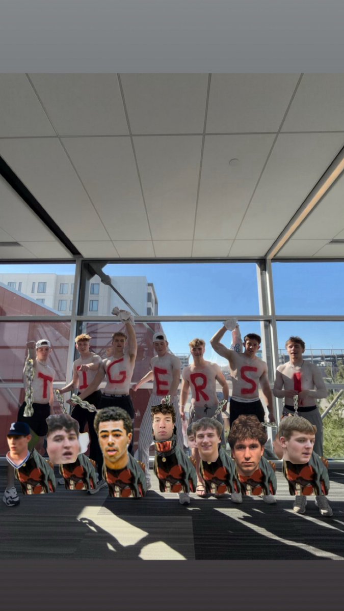 AdmBarstool's tweet photo. What happened Catholic cucks????? @xavierstool #firstroundexits #6’10forwhat https://t.co/1KfnqLF9RH