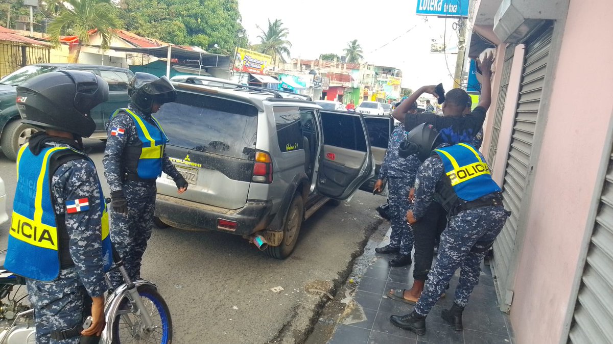 #LaRomana | Mantenemos presencia activa en todos los sectores de la ciudad para la prevención del delito. <a href="/PoliciaRD/">Policía Nacional República Dominicana</a> <a href="/pesqueiradiego/">Diego Pesqueira</a> <a href="/raisatv/">Raisa Nuñez</a>
