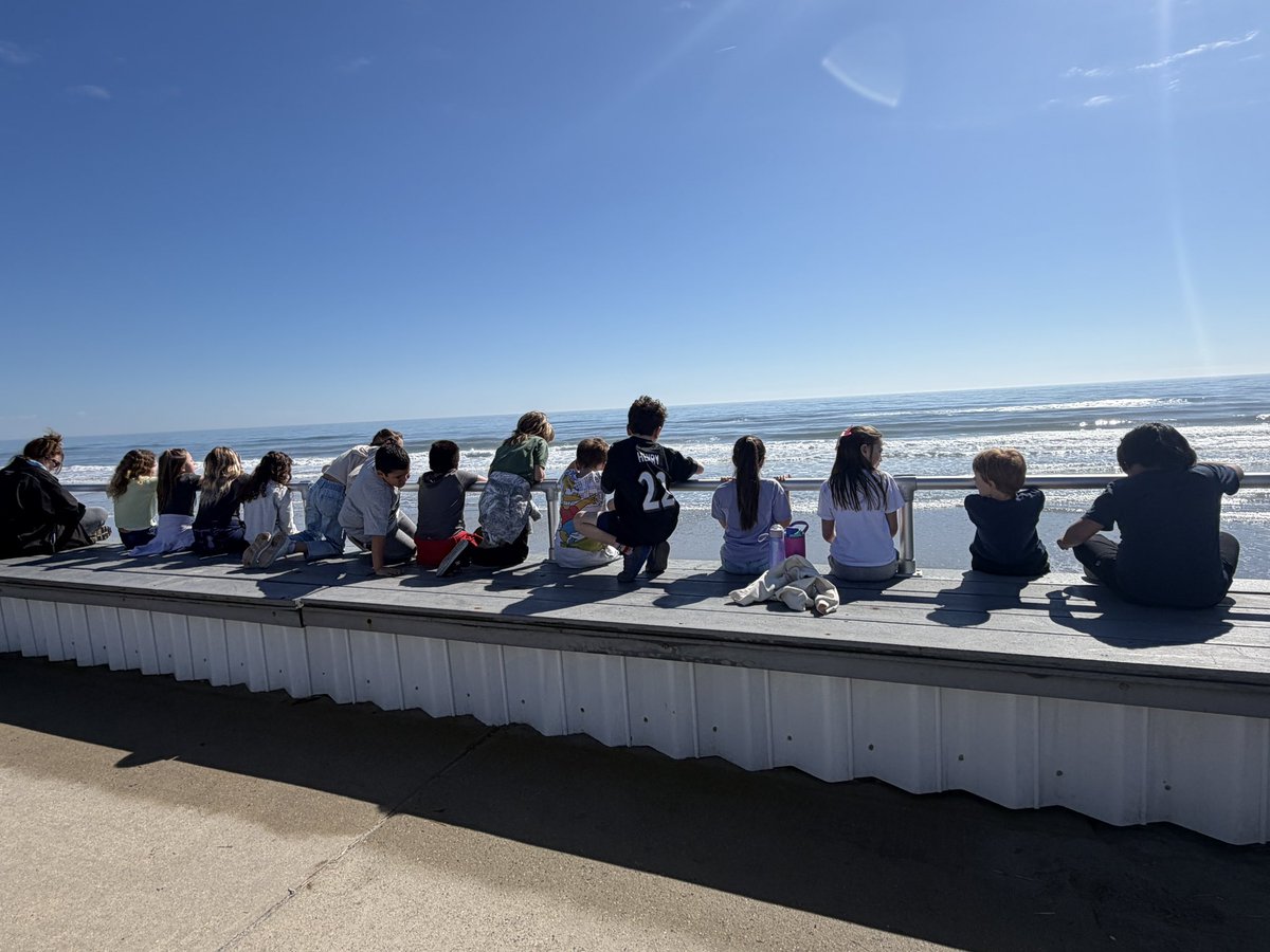 GlennGRobbins's tweet photo. First sunny warm day in months = PE and FLEX classes to the beach, and back bay! Lots of happy step counts today! ☀️ #LearningAnyWhereAnyTime #MentalWellness https://t.co/lZ7RbySWMT