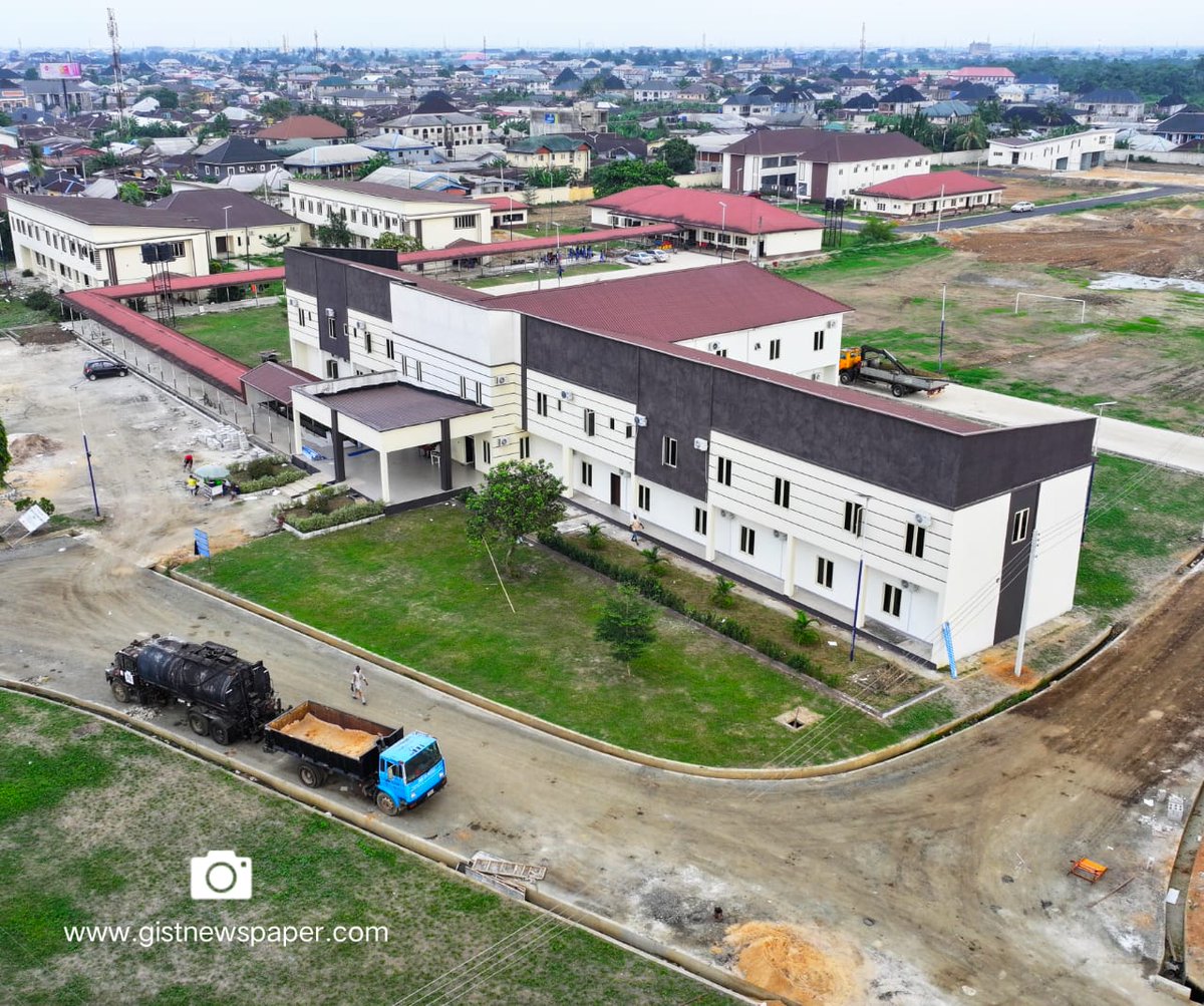 good_da_red's tweet photo. Photos of the Ongoing rehabilitation, expansion and reconstruction of the Neuropsychiatric Hospital in Rumuigbo, an ambitious project initiated by the Governor of Rivers State, Sir Siminalayi Fubara.....@SimFubaraKSC
@Adaeze_Oreh @Big_Sinudo #simworks https://t.co/pjR2BZwaqi