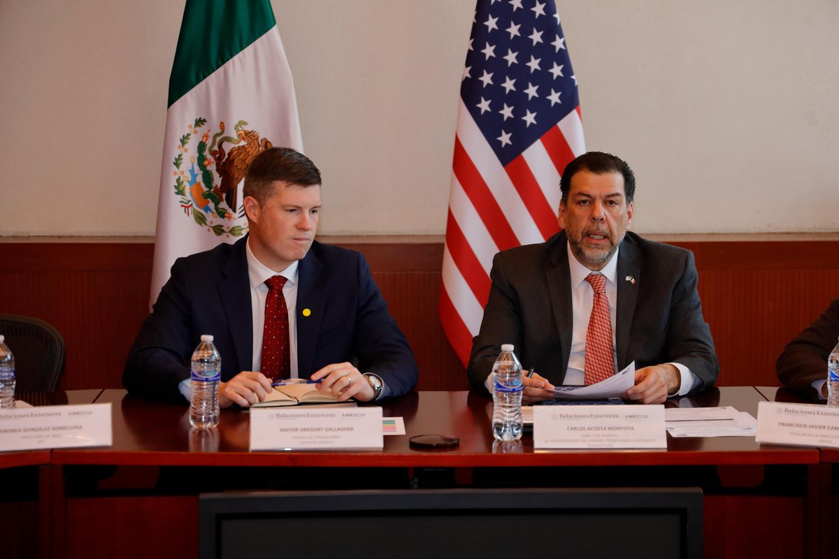AMEXCID's tweet photo. Iniciamos las labores de coordinación para la implementación de un proyecto de rehabilitación de escuelas rurales en el sur-sureste de México🇲🇽, junto a  la #OCS de Estados Unidos🇺🇸, @SEP_mx y el @INIFEDmx.

Esta iniciativa, en el marco del Programa de Asistencia Humanitaria del *Comando Norte de Estados Unidos* , permitirá mejorar infraestructura y equipamiento educativo🏫📚, fortaleciendo entornos escolares dignos, funcionales y seguros para niñas 👧🏽👦🏻, niños y jóvenes.

Acciones como estas hacen que la cooperación internacional contribuya a generar más oportunidades educativas, fortalecer el arraigo comunitario y promover el bienestar en las comunidades del país.