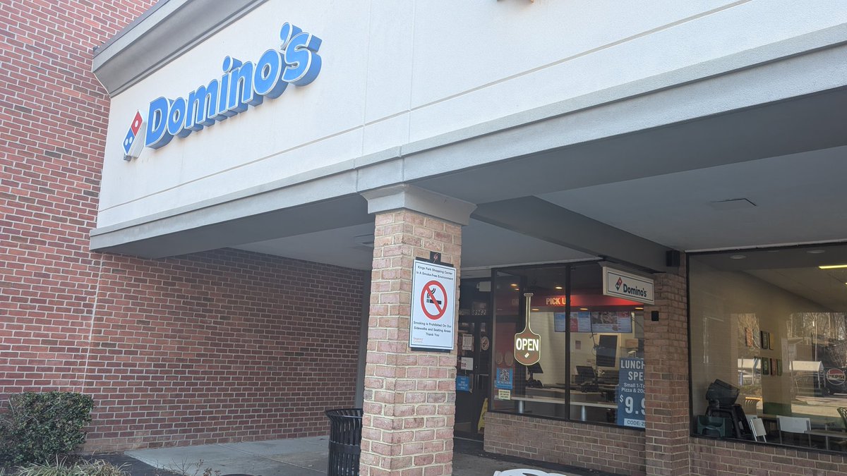 unrealtravis's tweet image. You tempt me my cruel mistress @dominos Today the power of will has prevailed. I will be walking the 2.5 miles home instead.  I need to keep a promise to my doctor and myself.  #Pizza #Dominos #Walking #healthylifestyle #FEELNGOOD