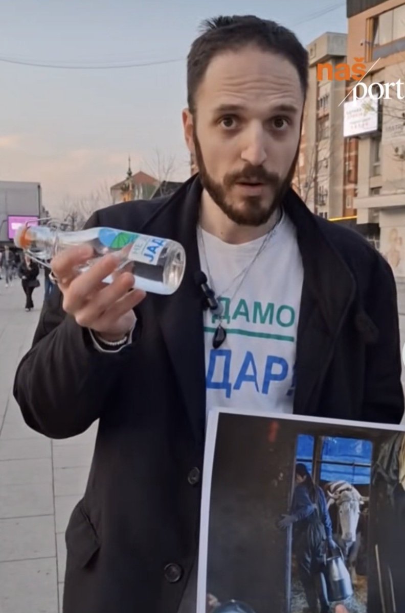 kontra_postt's tweet photo. Evooo ga Jevdjenije 🤣🤣🤣sad će on vodom iz prašume Južne Amerike sa Pakčom da pospe i skupiće 2 miliona potpisa za teroristu Kokanovića u Čačku🤣🤣🤣#Čačak #retardi #budala #lažnistudenti #teletabisi https://t.co/npxXuWKD9x