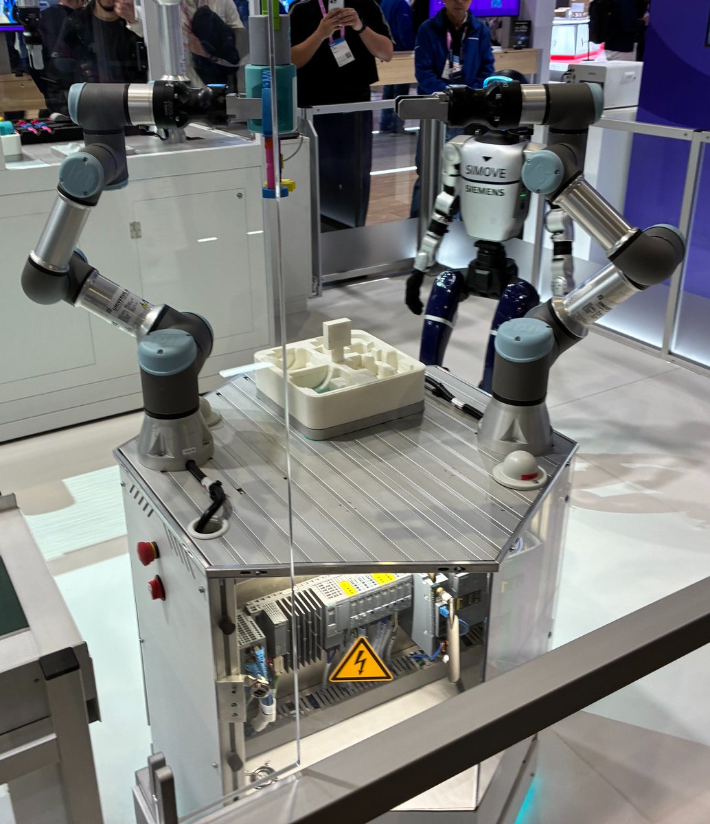 siemens_es's tweet photo. La #IA, el 5G y la robótica están convergiendo para transformar entornos industriales🤖
🙌 Casi 105.000 personas asistieron al #MWC26, un evento lleno de #tecnología, opinión e #innovación.
Gracias por hacerlo posible. ¡Seguimos sumando! 🚀
@MWCHub #MobileWorldCongress #SIMOVE https://t.co/yLM89YHV5g