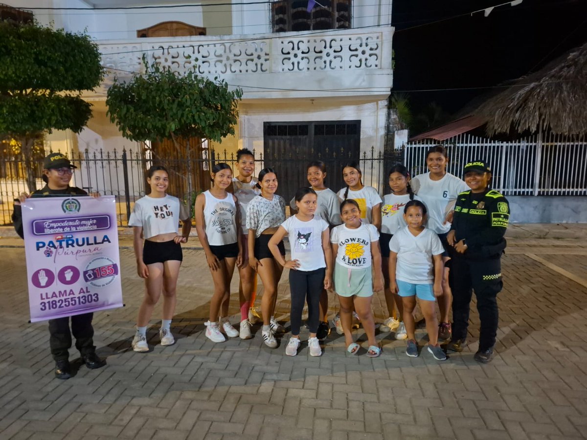 PoliciaDECOR's tweet photo. 📍#Purisima | Nuestra Policía Comunitaria 👮🏻♀️👮🏽♂️ está comprometida con la seguridad de mujeres y familias.
Continuamos con la ‘Estrategia Mujer, Familia y Género’ #EMFAG 💜
📞 Recuerda: si necesitas ayuda, llama al #Línea123 o a la #Línea155.
#YoTeCuidoMujer 🫂 https://t.co/ABdHNObXhE