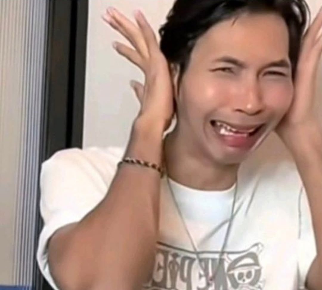 pas surat biru itu keluar, bahkan bukan satu dua orang non ws stan yang ikut heran kenapa ws pisah, kata mereka ws cp yg gede, fandom adem ayem, artisnya adem ayem, pada gak nyangka, tbtb ada anomali yang bilang "mangkanya dikaramin soalnya fansnya gak introspeksi diri"?????