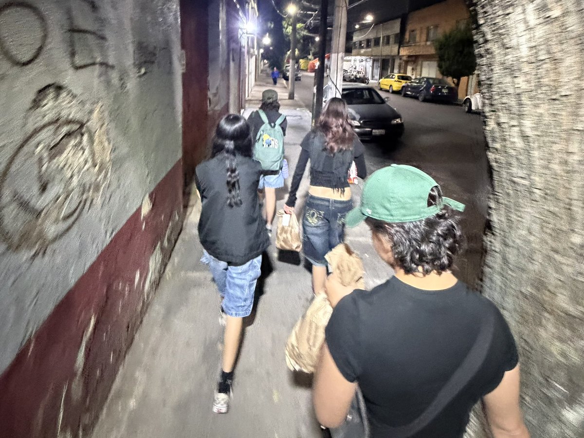 yo creo que no existen las palabras suficientes para expresar todo el amor que les tengo a mis amigas