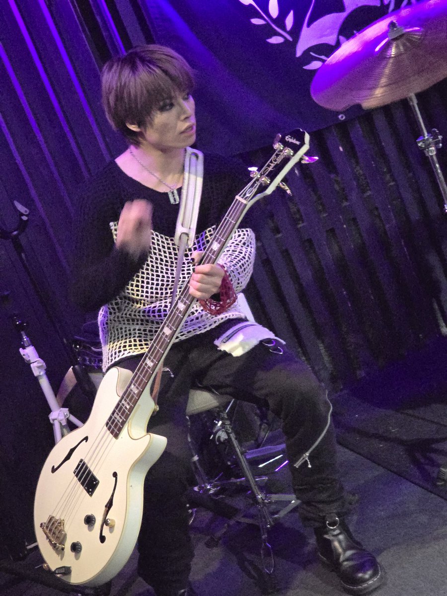 バロンと初対バンのSS！
セットリストチラ見したら本編の最後2曲がメロディとパンクロックレディオだったの入れ替わっててメロディで終わったのが凄く感動した。アンコールもやってくれて大満足なライブでした！