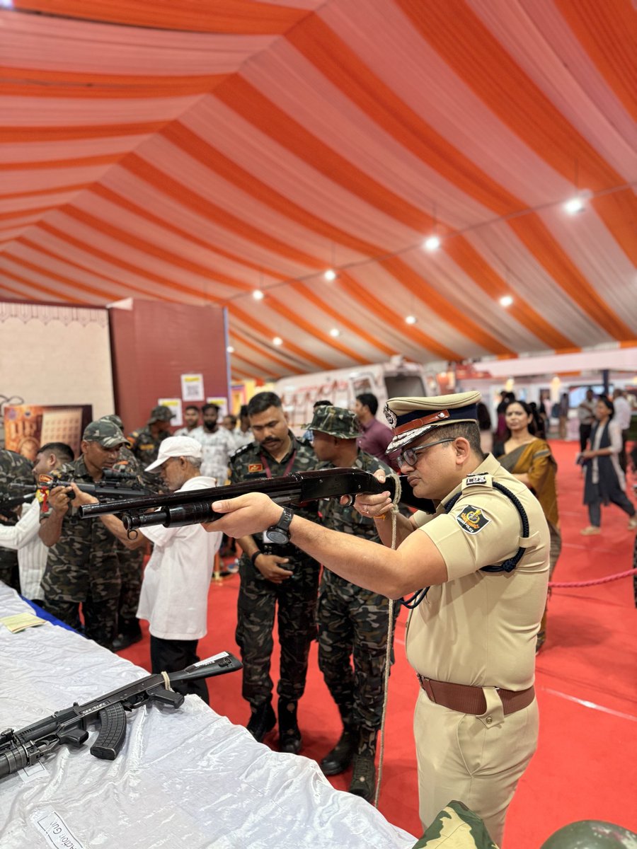 Satya0168's tweet photo. Explored the BNS Exhibition in Bhubaneswar! Gained valuable insights into India's legal evolution. Citizen-centric reforms paving the way for justice. #BharatiyaNyayaSanhita #OdishaPolice #LegalEvolution #BNS2026 #IPS #Legacy #BNS #Bhubaneswar #PoliceModernization #OdishaHistory https://t.co/sSV0jw70uY