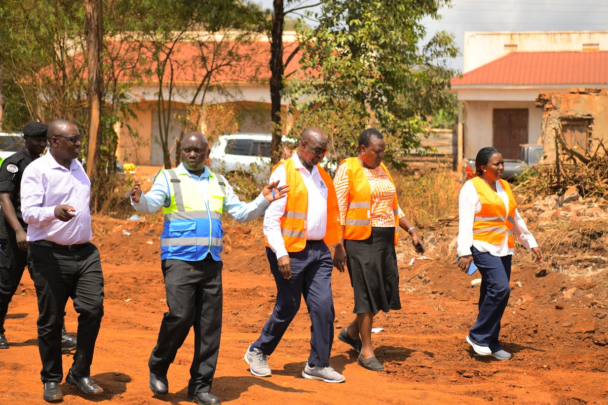 MoWT_Uganda's tweet photo. EARLIER TODAY: Top officials from the Ministry of Works & Transport, led by Permanent Secretary Waiswa Bageya & Under Secretary Barbara Namugambe, inspected the Kabalega International Airport project. ✈️

The project’s main objective is to support the development of Uganda’s petroleum industry, facilitate the transportation of equipment required for the construction & operation of the Uganda Oil Refinery & stimulate agriculture and tourism in Western Uganda.

Physical progress of the works stands at 97.6%.