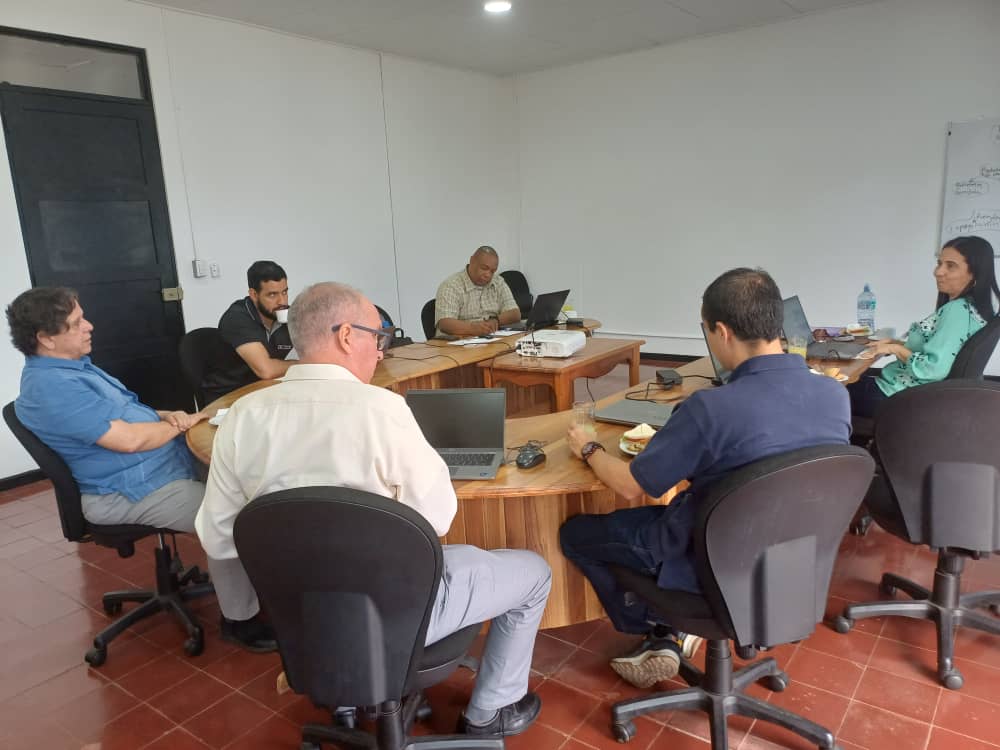 CIENPINOS tweet media