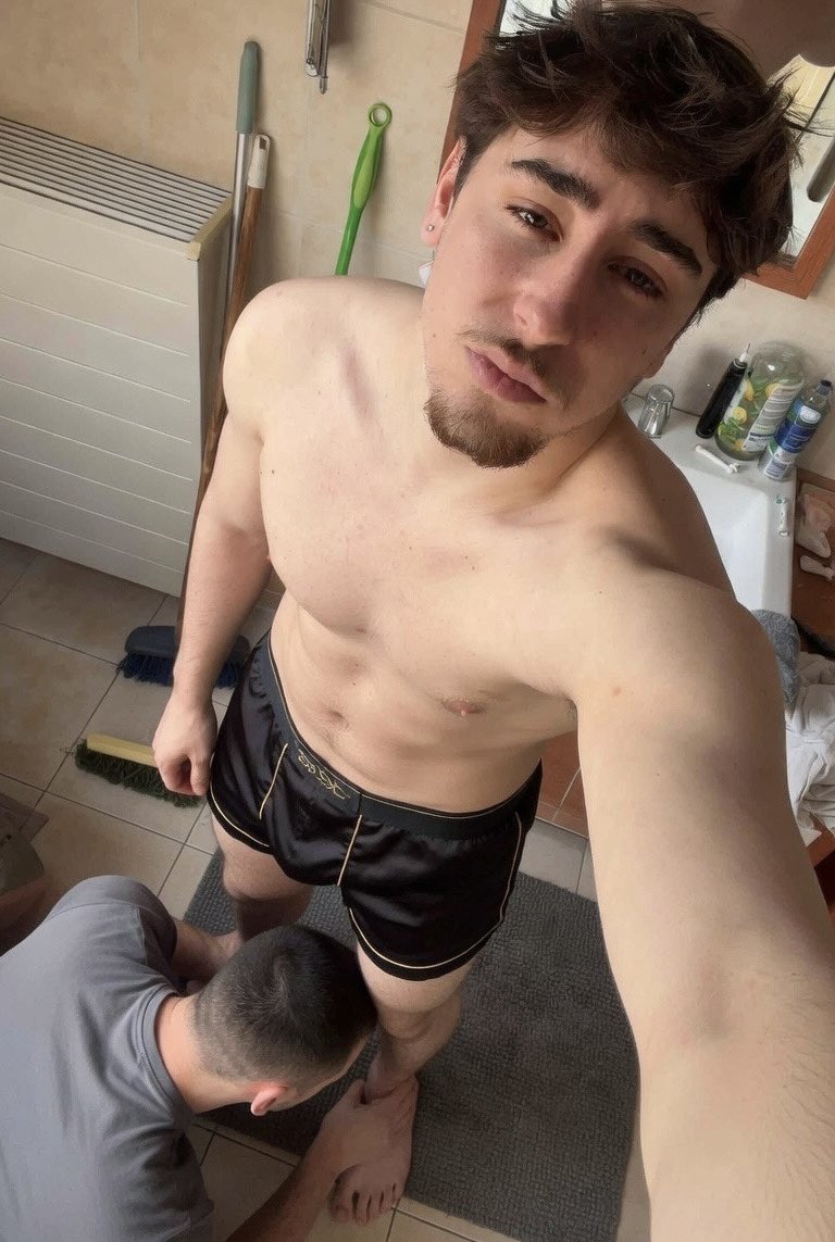enzoo_savage's tweet photo. Vous êtes où mes p’tites soumises ?? 😈
RT, abonne toi et je t’envoie une surprise en privé 💦🔞 https://t.co/3pxwSVPj6K