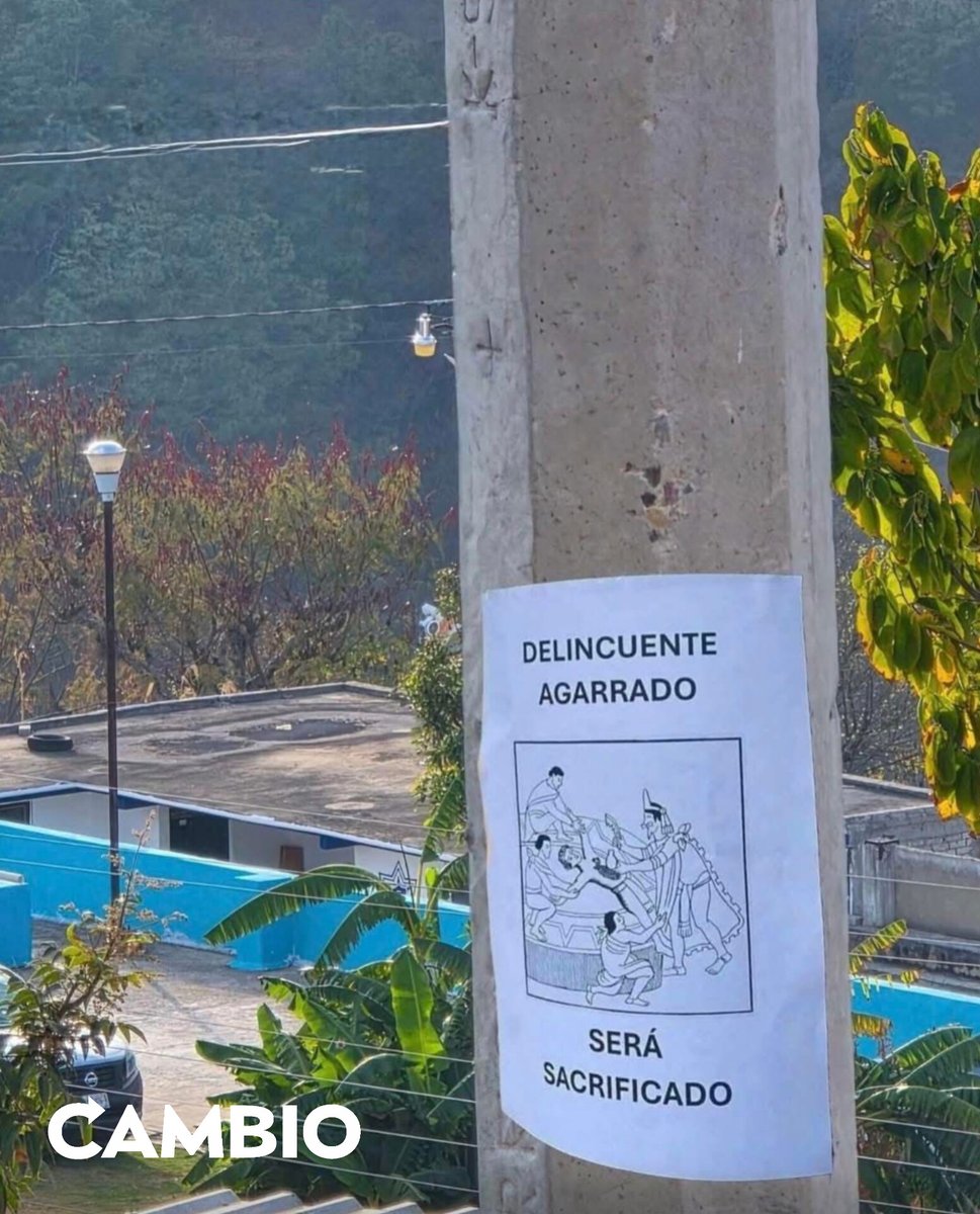 🚨#ChecaEsto | Hartos de la delincuencia, vecinos de la colonia Barranca Honda publicaron estos carteles en los postes de la zona, lo que ha generado opiniones divididas entre los colonos

#diariocambio #Puebla