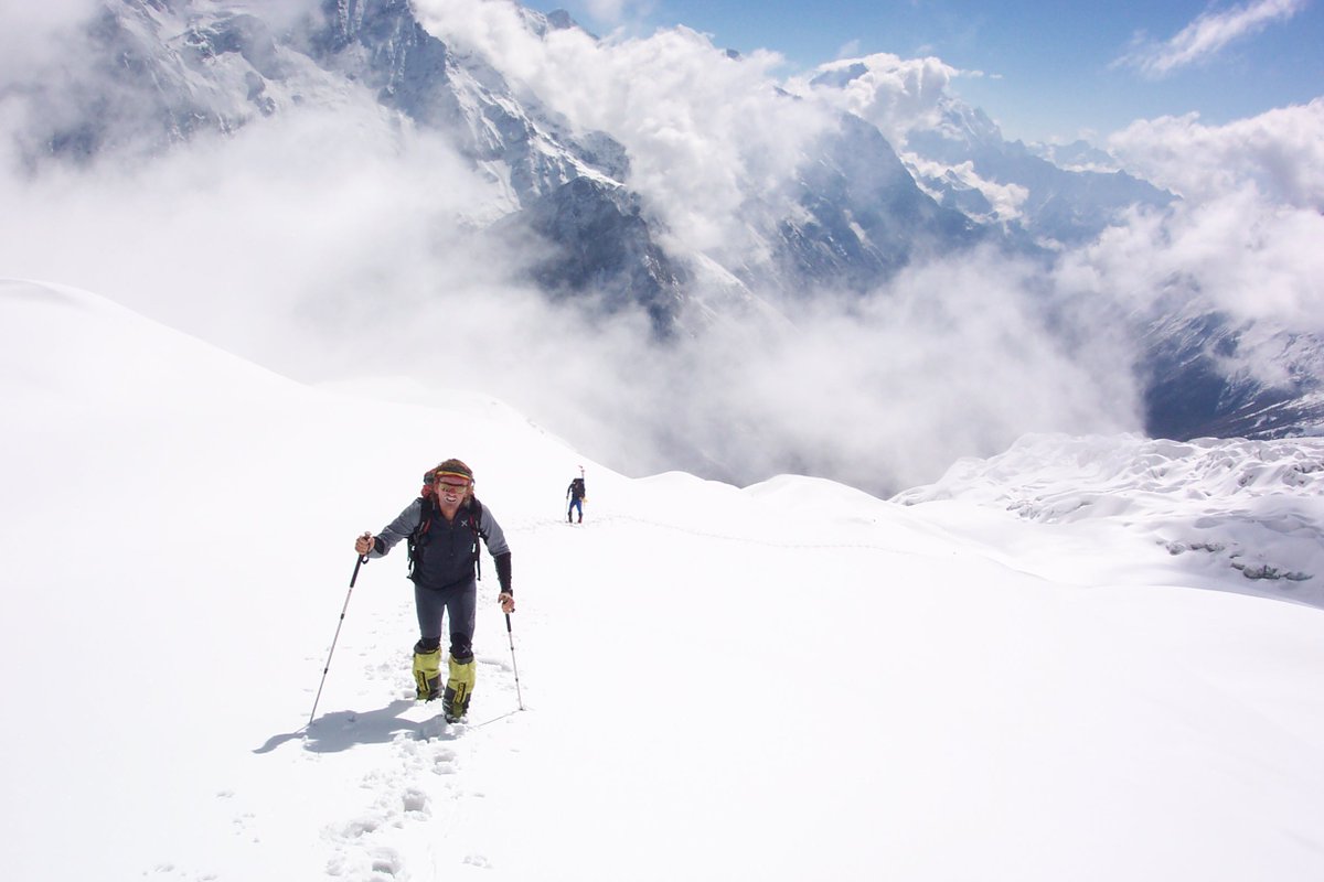 “Yo asumo el riesgo de una manera muy sencilla. Sé que la vida la voy a perder igualmente, un día u otro, así que no me compensa cambiar de dirección supuestamente para ganar más días”. Iñaki Ochoa de Olza.

#IñakiMemories