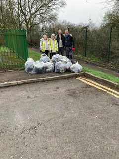Litterwatch1's tweet image. What a team! 🤩 A huge shoutout to our volunteers who tackled the area around George Salter school today. Together they collected a whopping 22 bags of litter. You are making a real difference! 
Thank you to Michael, Patricia, Dot &amp;amp; Keith! 👍🏻👍🏻👍🏻

💚 #litterwatch #VolunteerPower