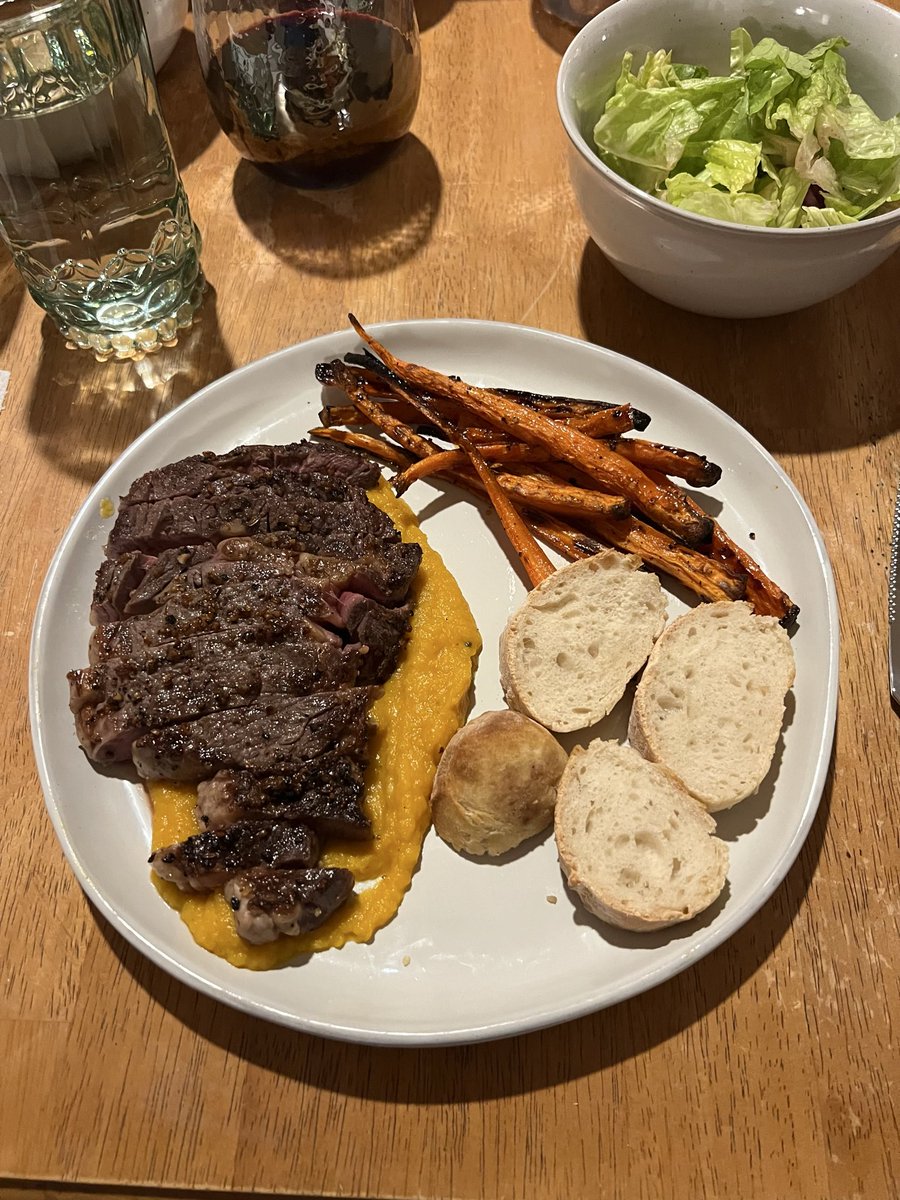 DjRay901's tweet photo. Made French onion soup for my wife. I’m proud of how it turned out! https://t.co/FyZWaVMtLv