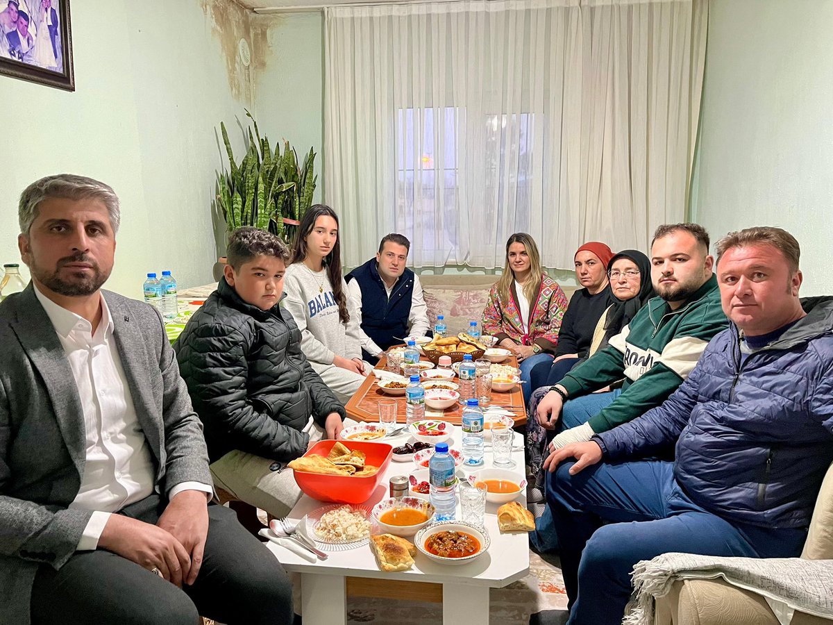 fatihcidiroglu's tweet photo. 📍#Çivril Çıtak Mahallesi

Bu akşam iftarda Oçan ailesine misafir olduk. 
Misafirperverlikleri için teşekkür ediyorum.

Hayırlı Ramazanlar 🌙 https://t.co/hEOI2oz7HR