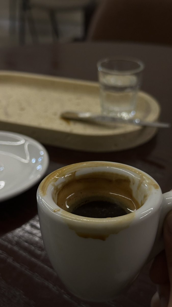1uuyl's tweet photo. عطوني اللي مرّها ماهو مثل مرّ الحياة
ما  كنّها  الّا  ترفةٍ  يستر  زعلها  زِينها . https://t.co/BgVvObThyi