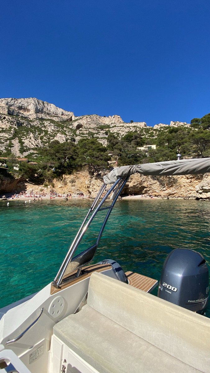 R1_nsy's tweet photo. Passez vos permis bateau, un des meilleurs investissements pour les vacances à la mer vraiment 🛥️🌊 https://t.co/vIcLOuTXgx