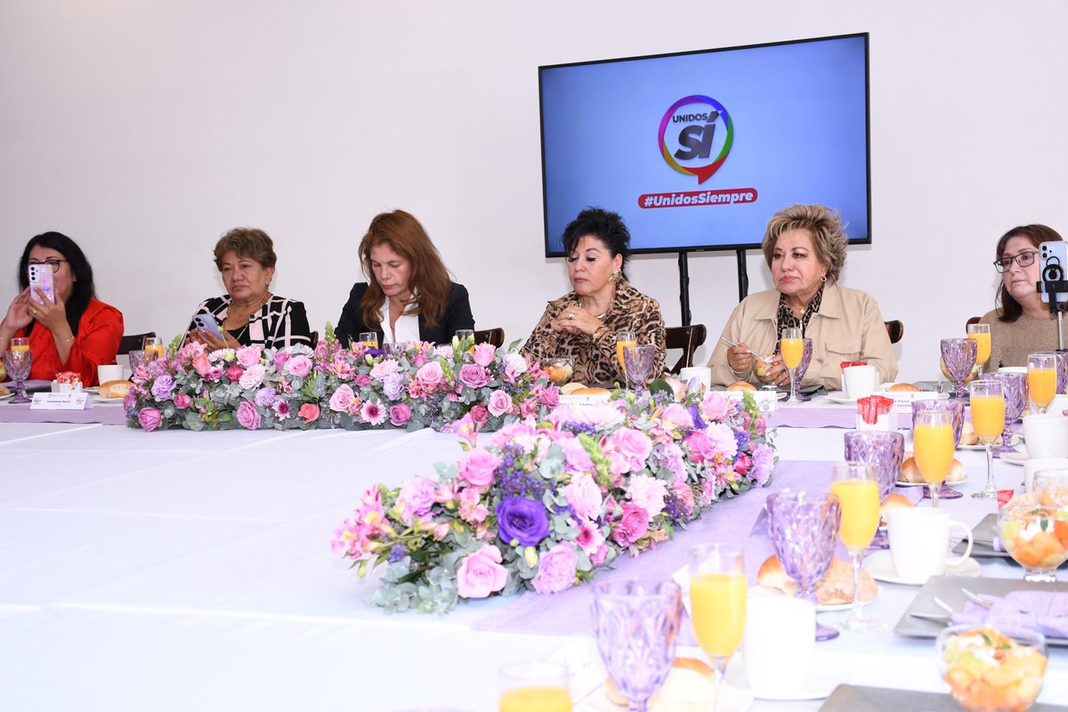 Anaamunizneyra's tweet photo. Les compartí que, gracias a la implementación del #ModeloAHORA, logramos disminuir en 37% los índices de #ViolenciaDeGénero; así como los avances que hemos impulsado desde la @RedLatamMujeres en materia de participación política y prevención de la violencia, además de las acciones que implementamos desde el @SanMateoAGob en favor de las familias atenquenses.

Gracias por ejercer el periodismo con valentía y por abrirle camino a más mujeres. 

#UnidasSí #UnidasSiempre