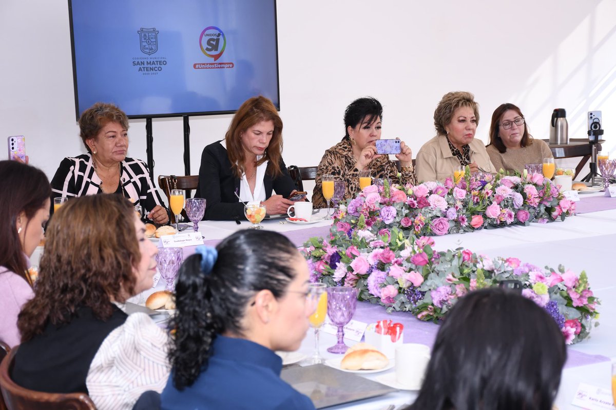 Anaamunizneyra's tweet photo. Les compartí que, gracias a la implementación del #ModeloAHORA, logramos disminuir en 37% los índices de #ViolenciaDeGénero; así como los avances que hemos impulsado desde la @RedLatamMujeres en materia de participación política y prevención de la violencia, además de las acciones que implementamos desde el @SanMateoAGob en favor de las familias atenquenses.

Gracias por ejercer el periodismo con valentía y por abrirle camino a más mujeres. 

#UnidasSí #UnidasSiempre