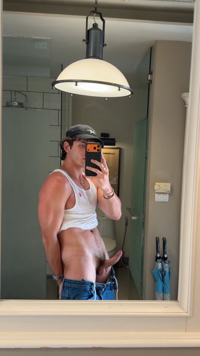 manutwinkk's tweet photo. boyfriend dick? https://t.co/vsh5jcVF4T