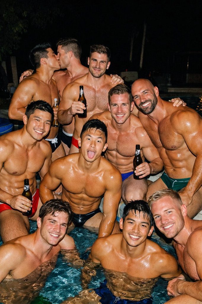 ROBOTTOM...d 🏳️🌈 tweet media