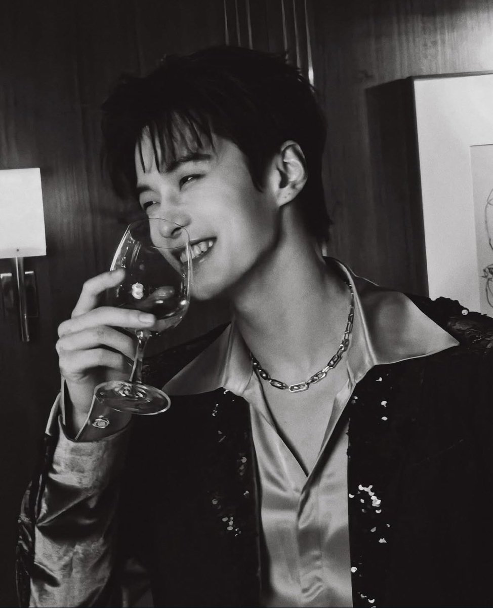 heyuverse's tweet photo. he’s never going to let me be normal👄
#HeYu https://t.co/emA4mkWxtP